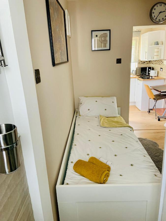 Beautiful Self Contained Studio Apartment London Ngoại thất bức ảnh
