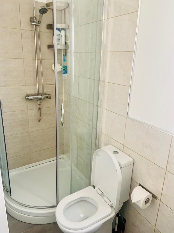 Beautiful Self Contained Studio Apartment London Ngoại thất bức ảnh
