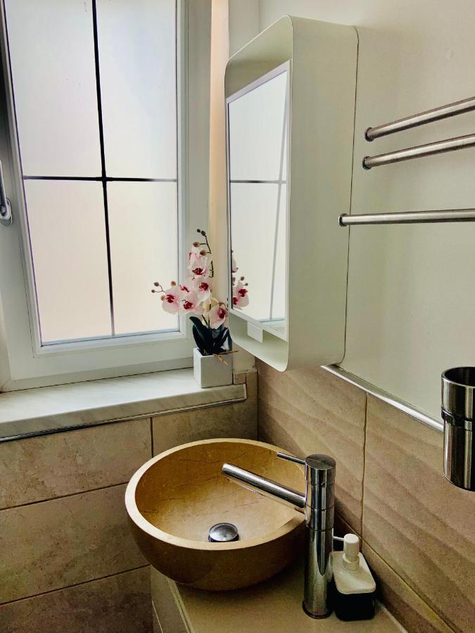 Beautiful Self Contained Studio Apartment London Ngoại thất bức ảnh
