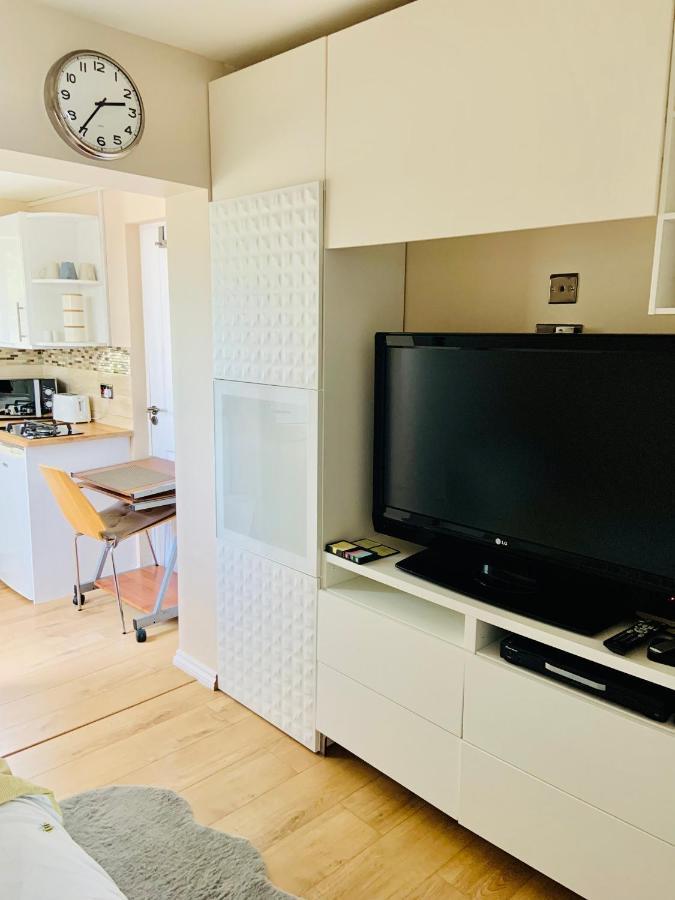 Beautiful Self Contained Studio Apartment London Ngoại thất bức ảnh